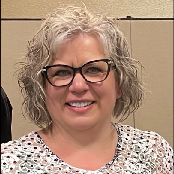 Meet your Posher, Doreen - Picture 1 of 2